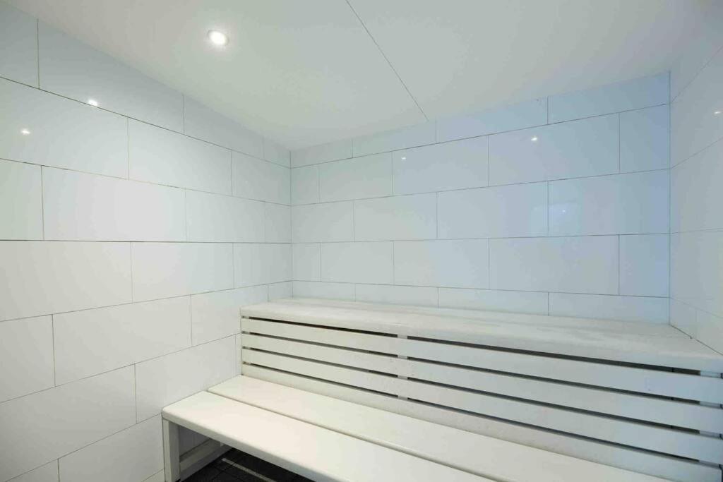 City Apartment, Pool & Carpark 애들레이드 외부 사진