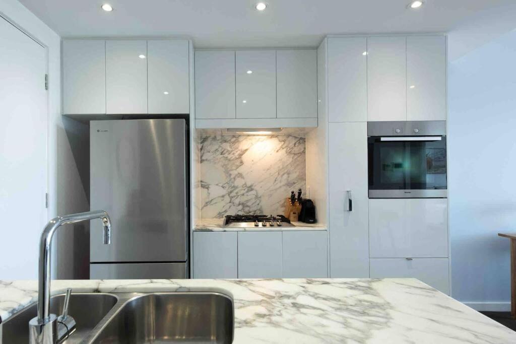 City Apartment, Pool & Carpark 애들레이드 외부 사진